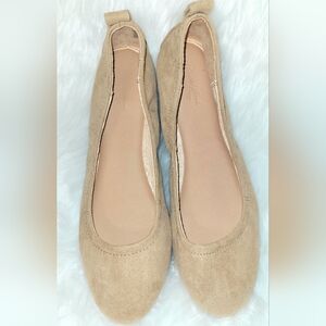 Universal Threads Nude Flats SIZE: 8